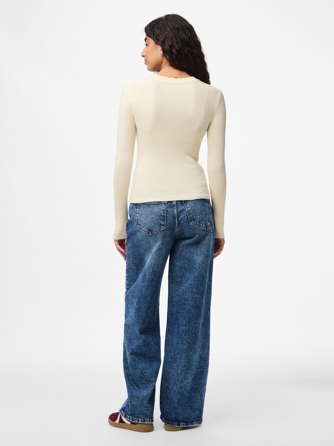 model_shot-back